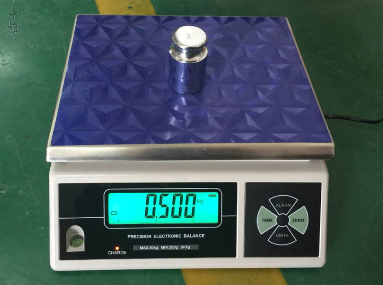 小旗樓下的電子秤是非常標準的.jpg