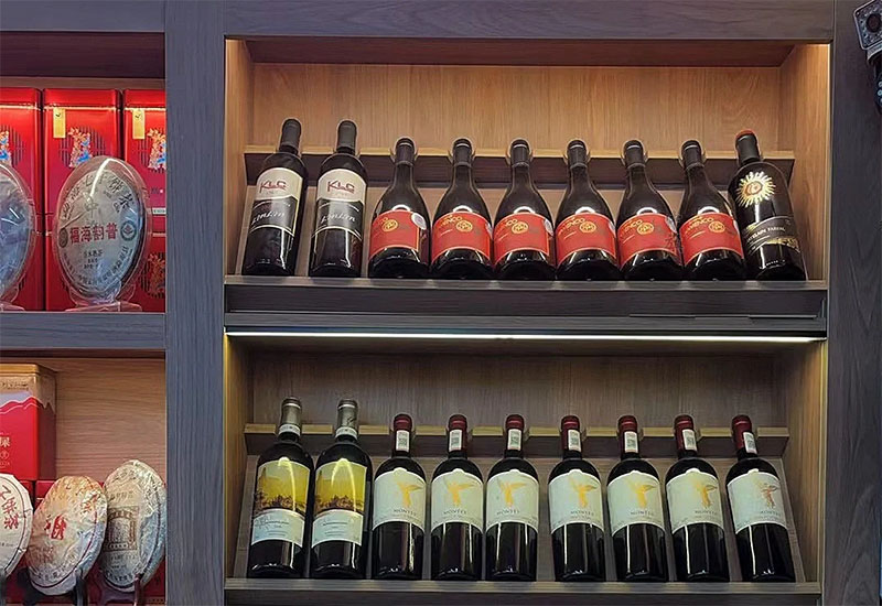 小旗店鋪里賣的酒.jpg