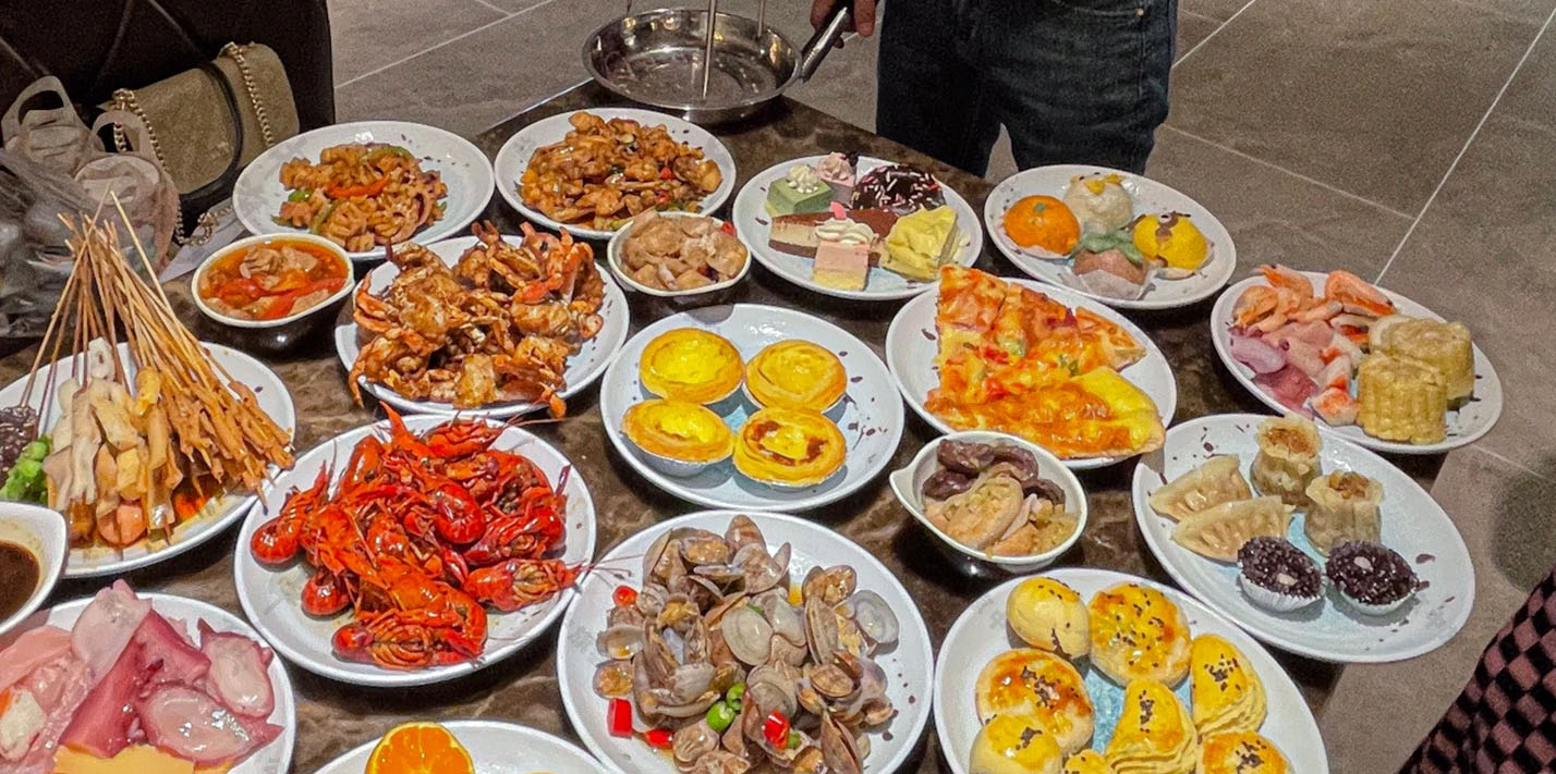 看這一桌子的美食，人均不到100