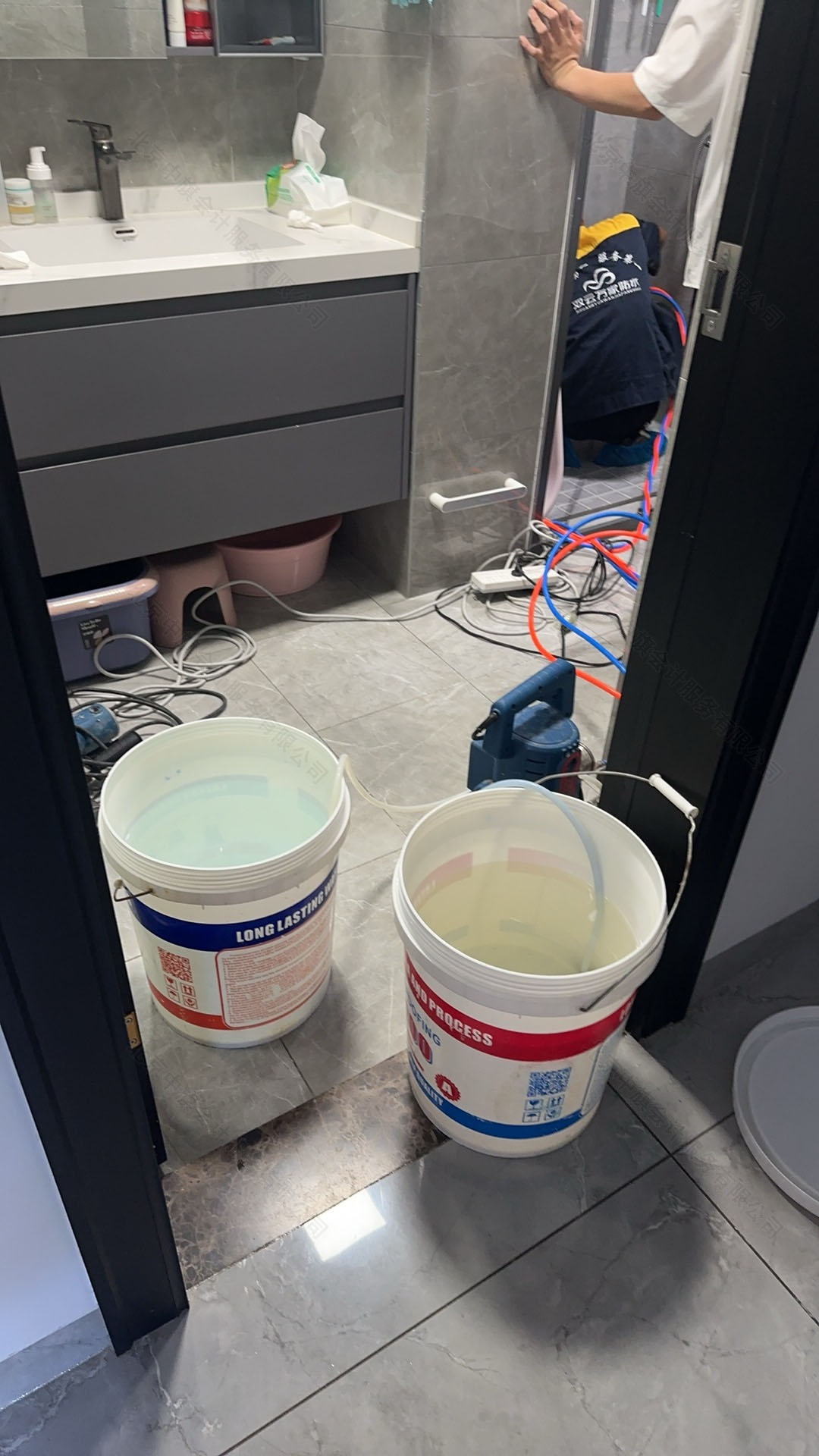 這就是高科技注膠水.jpg