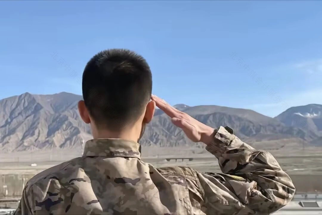 現(xiàn)役軍人守護(hù)著我們.jpg