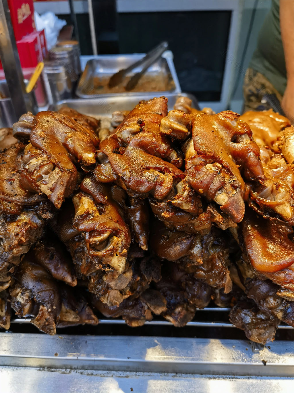 現(xiàn)在賣的烤豬蹄超級(jí)好吃，但是價(jià)格比較貴.jpg