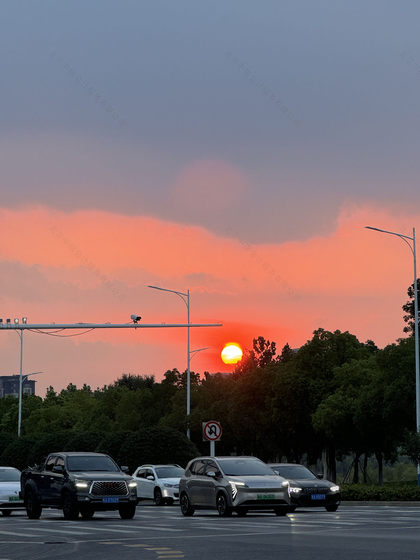 大學(xué)城附近的太陽.jpg