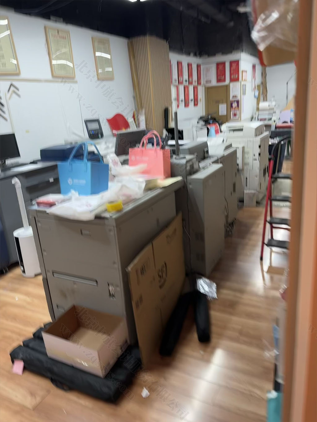 拍照的時(shí)候晃了一下不太清楚，這是復(fù)印設(shè)備了.jpg