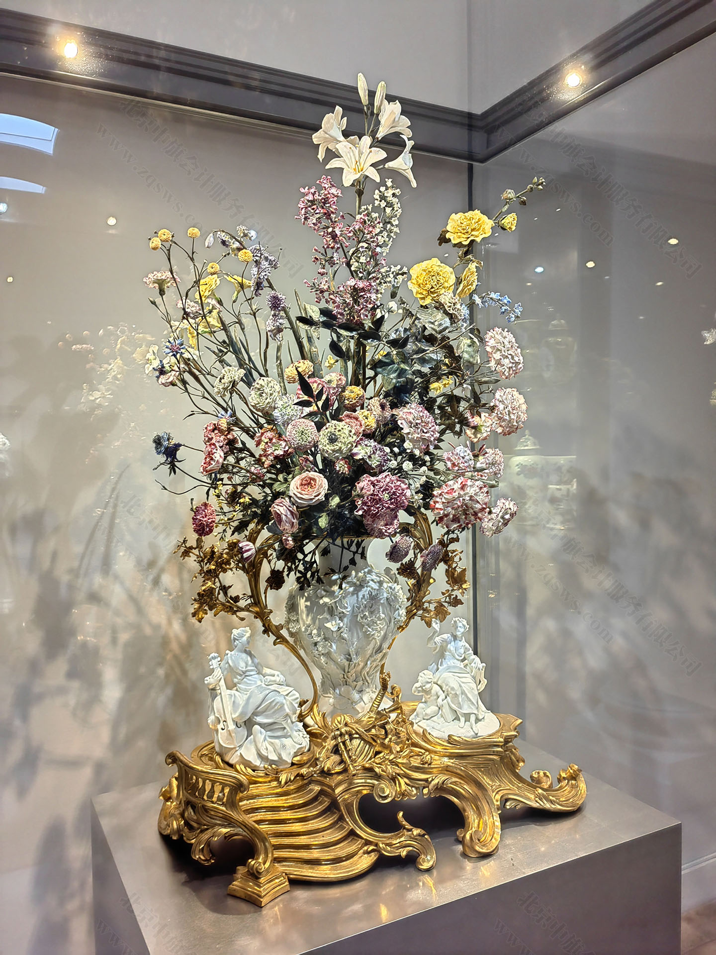 畫廊上正在展覽的精美花卉.jpg