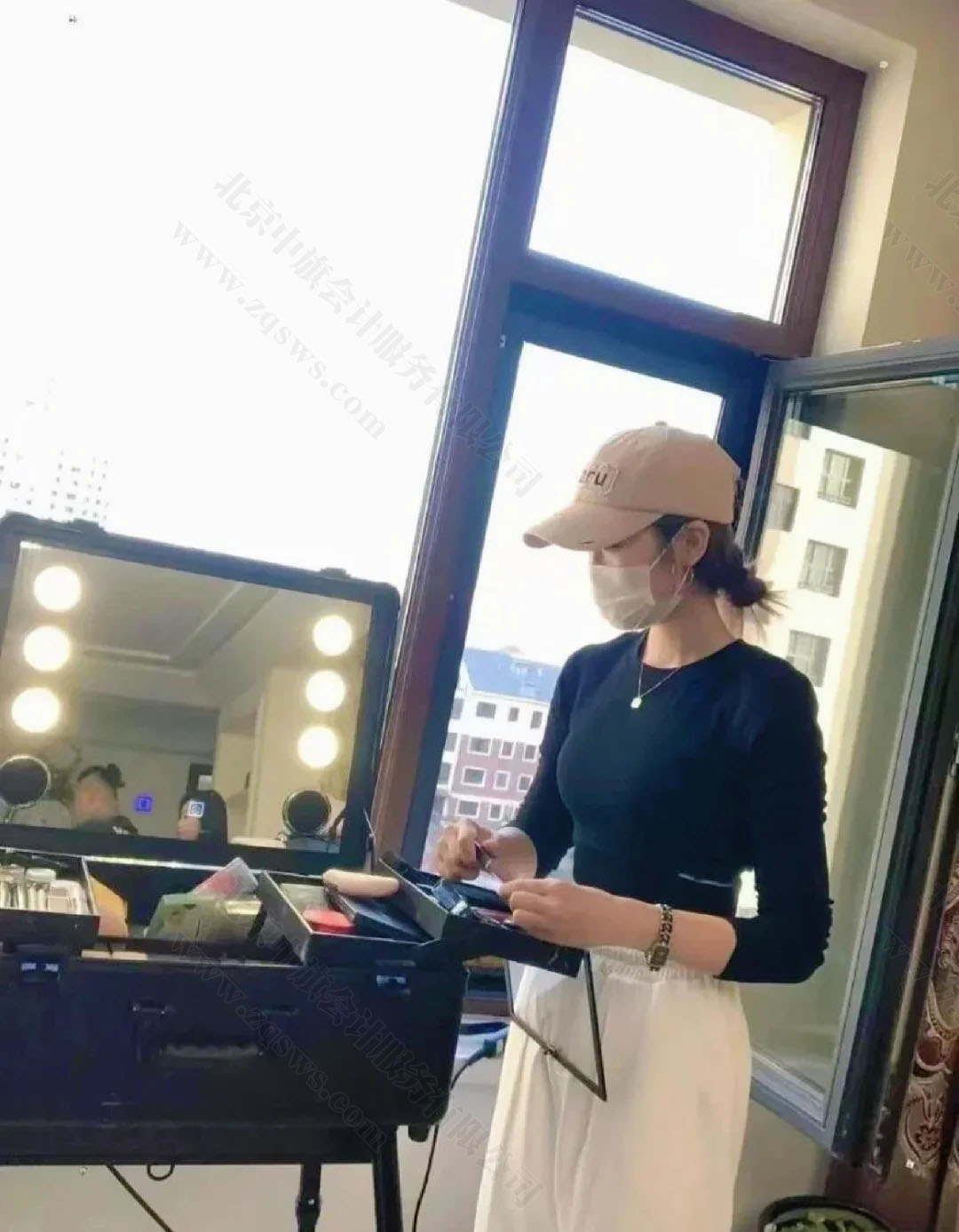 出去給新娘化妝時(shí)候的照片.jpg