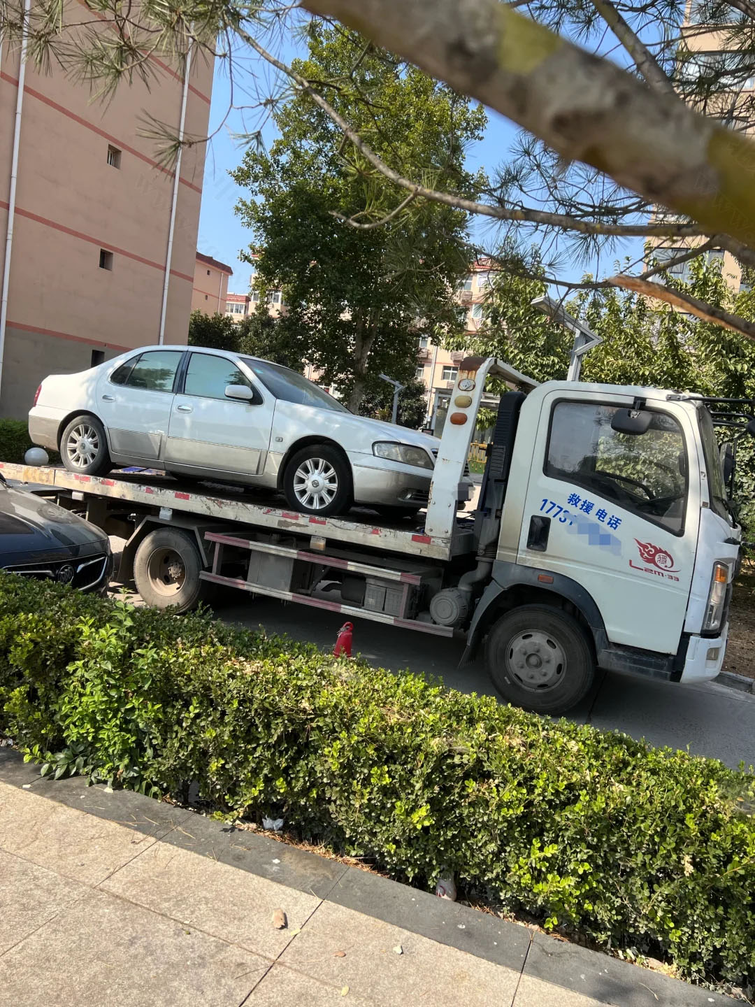 準(zhǔn)備拉去報廢的車.jpg