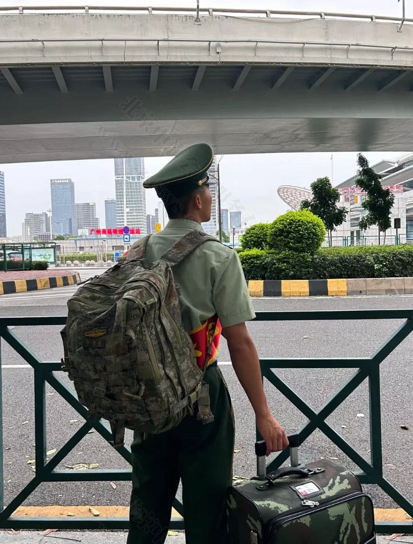 帥氣的退伍軍人.jpg