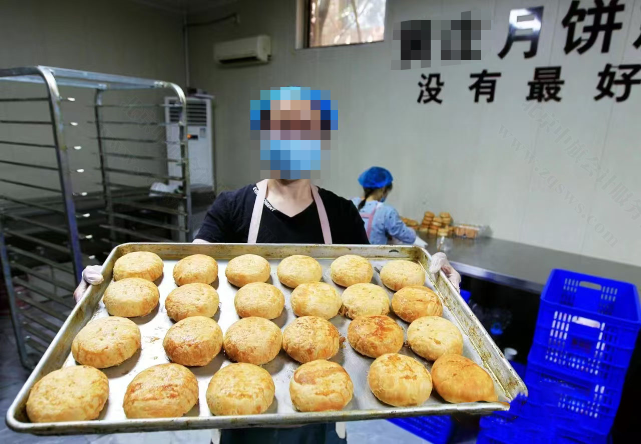 我們小區(qū)樓下自己做的月餅.jpg