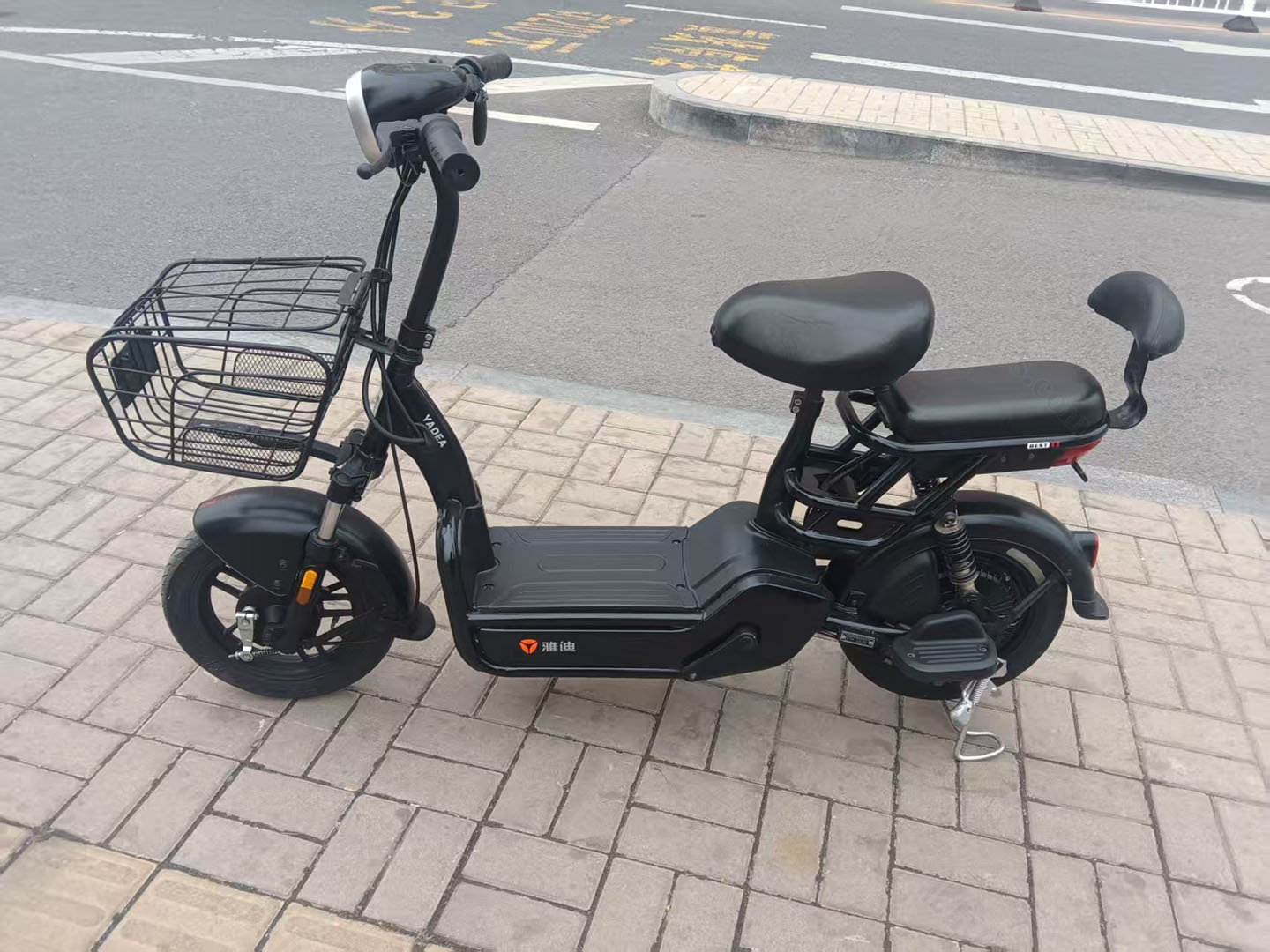 我家現(xiàn)在的電動自行車.jpg