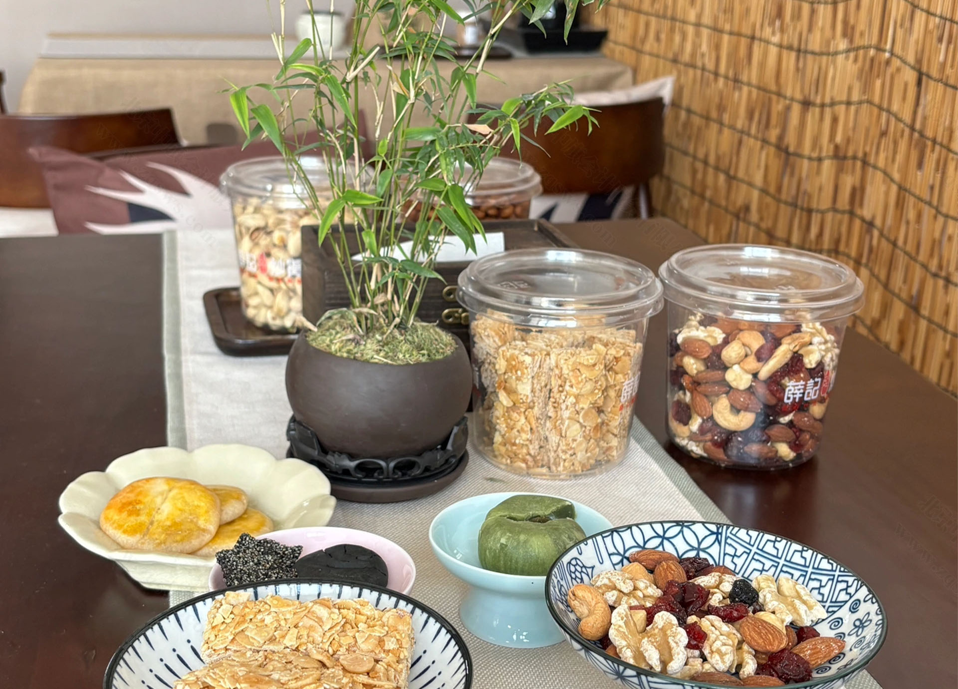 喝茶吃點(diǎn)小吃.jpg