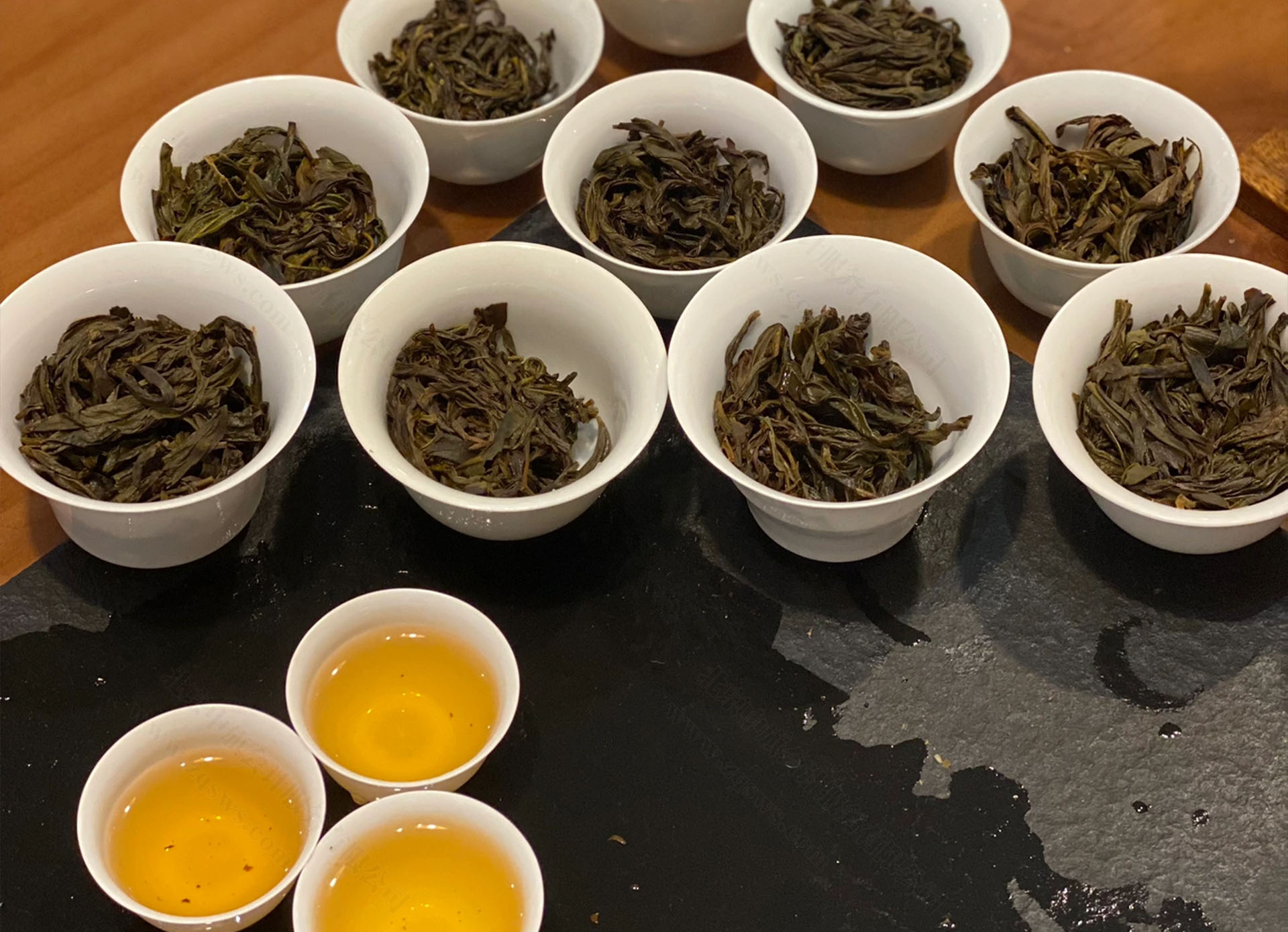 已經(jīng)泡過好幾手的茶葉了看著還是非常清澈的.jpg