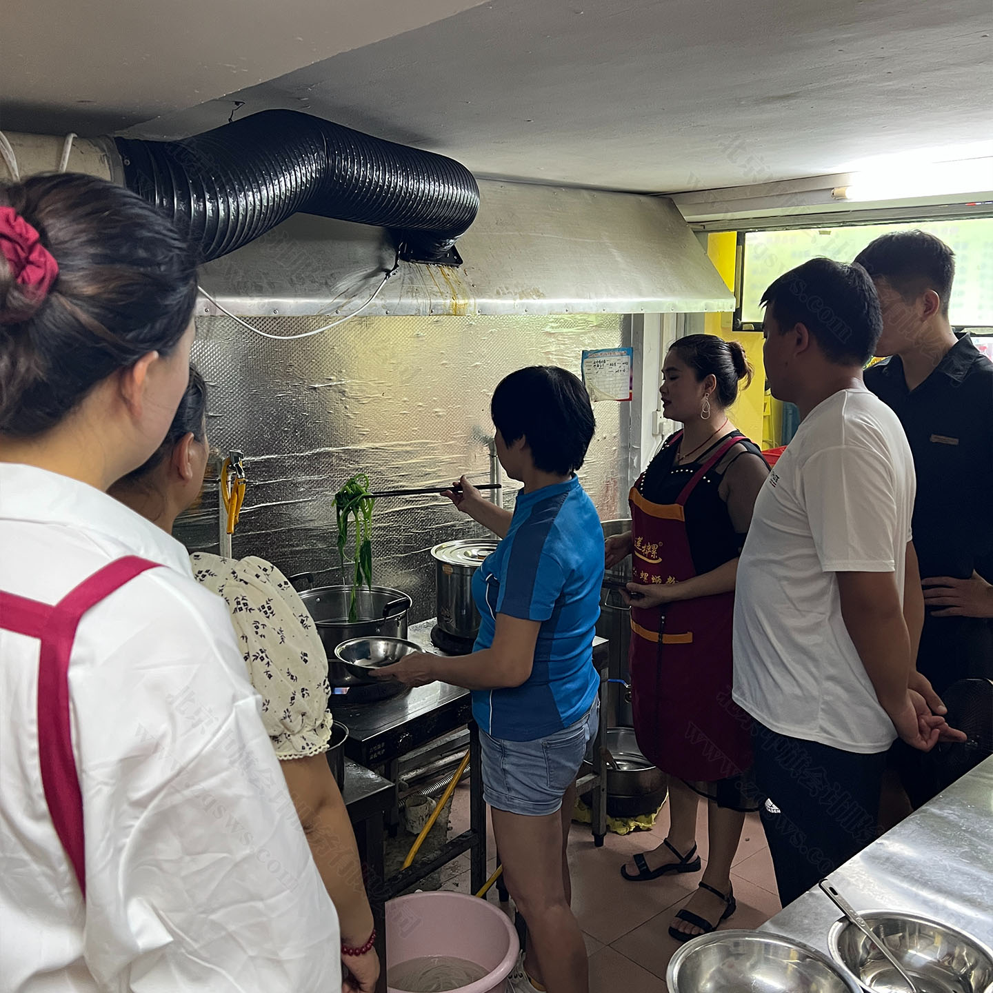 張姐的后廚，餐飲一定要注意環(huán)保.jpg