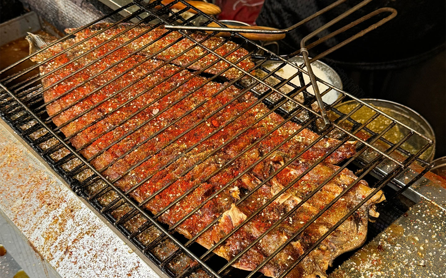 街邊烤魚非?；鸨?jpg