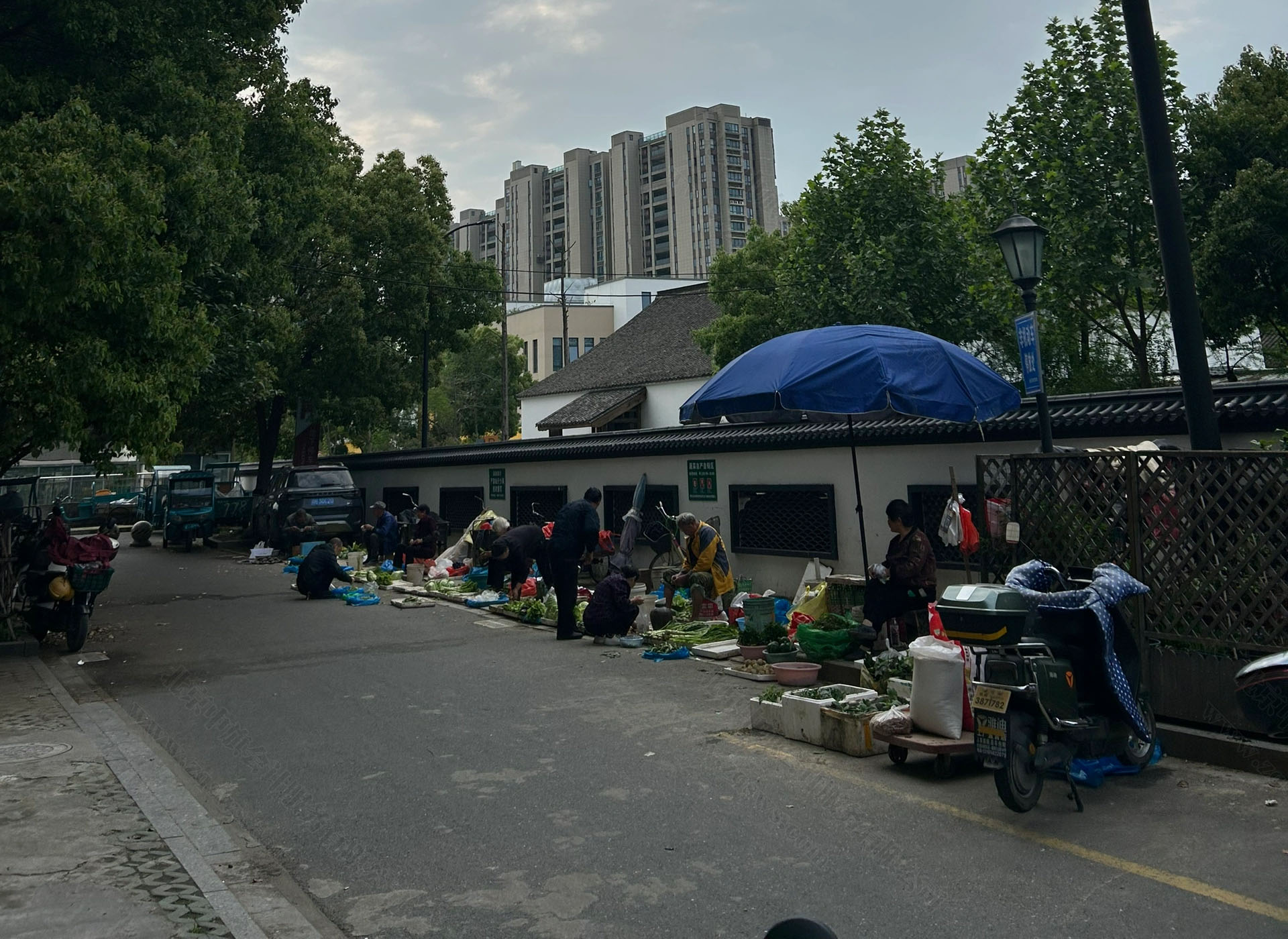 老趙最近也一樣是在賣菜.jpg