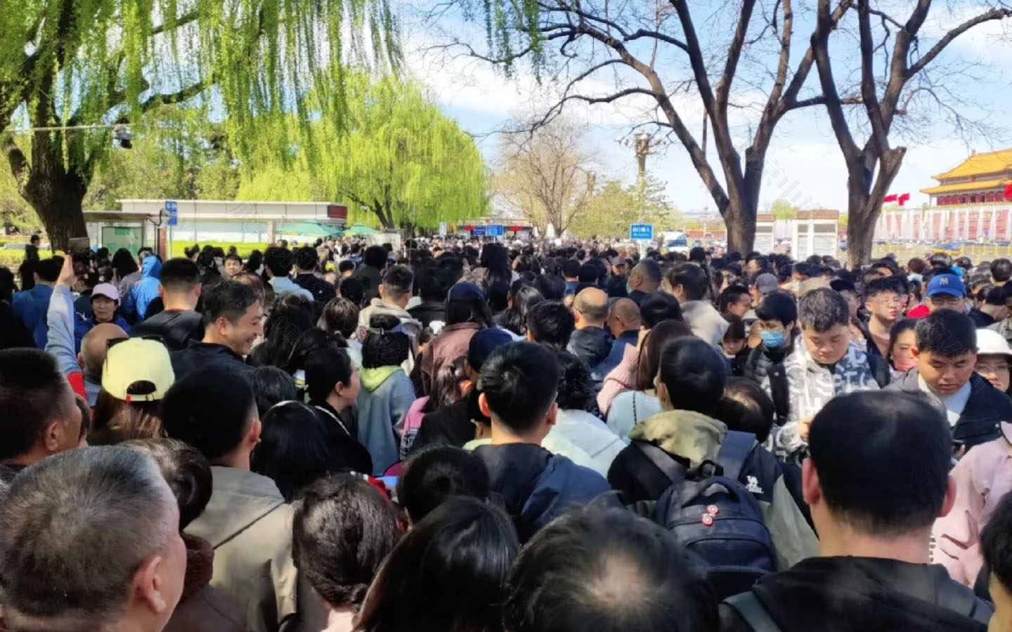 北京旅游區(qū)人山人海.jpg