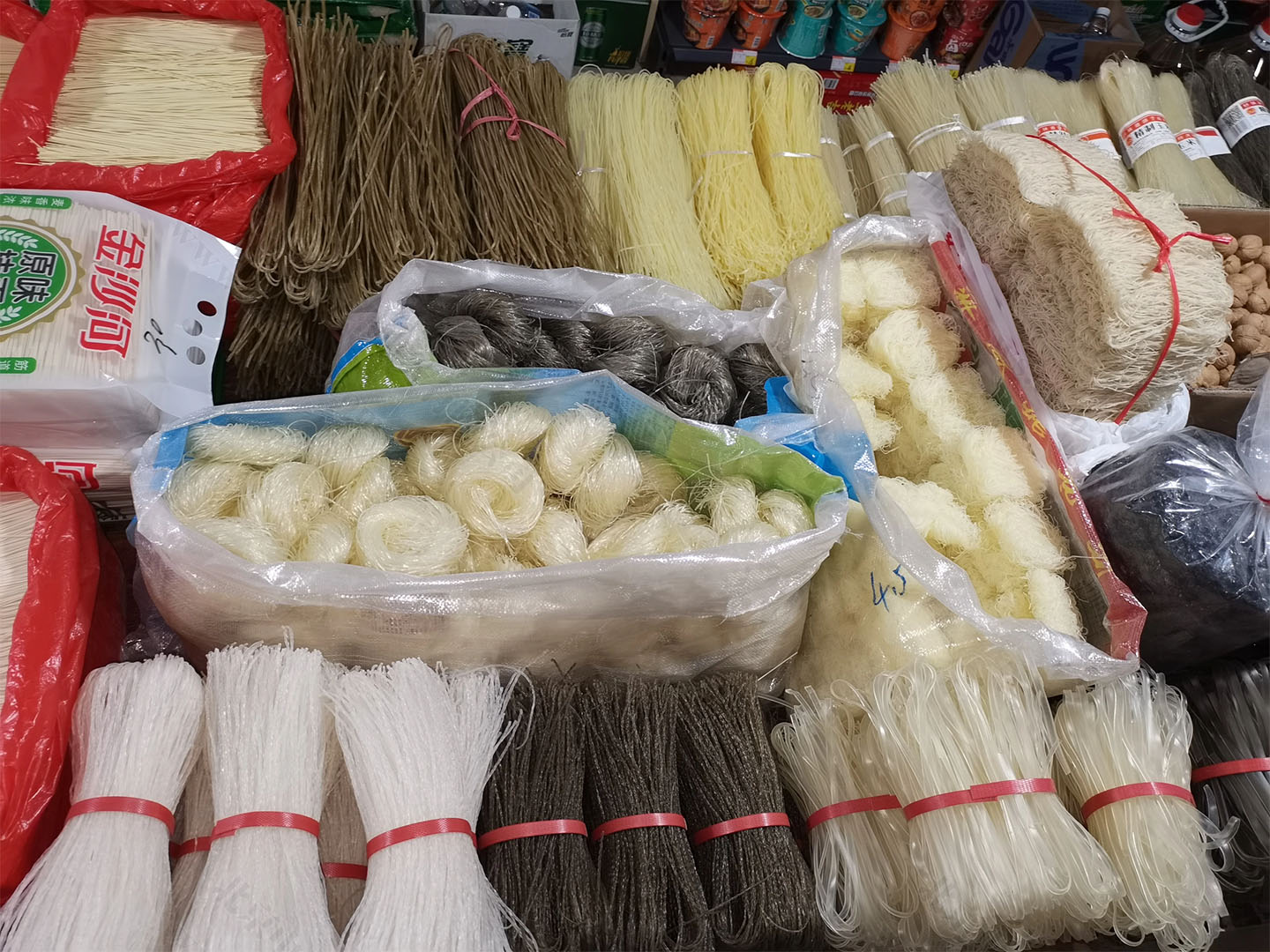 食雜店內(nèi)也可以買一些粉條之類的.jpg