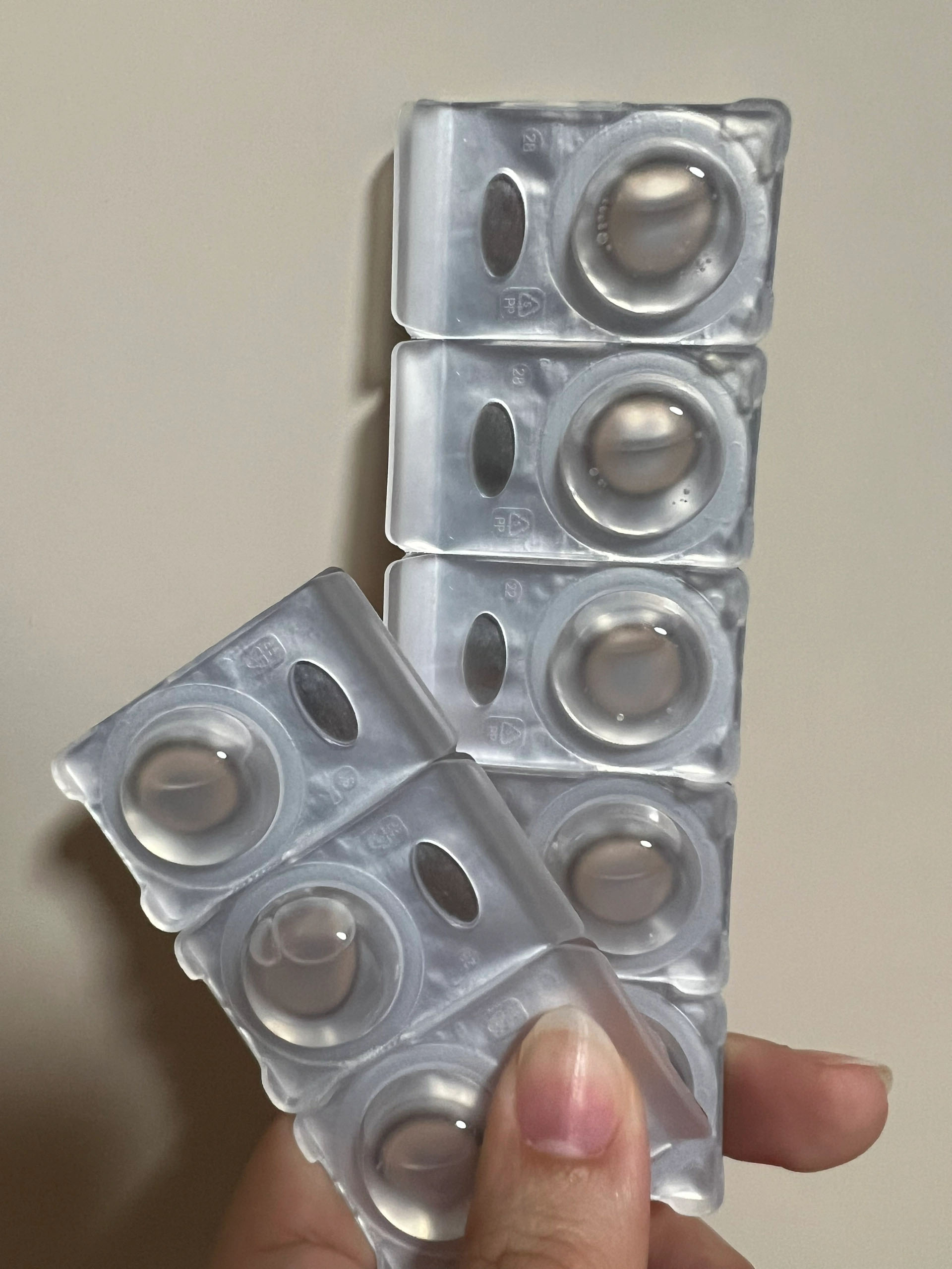 店里售賣的美瞳.jpg