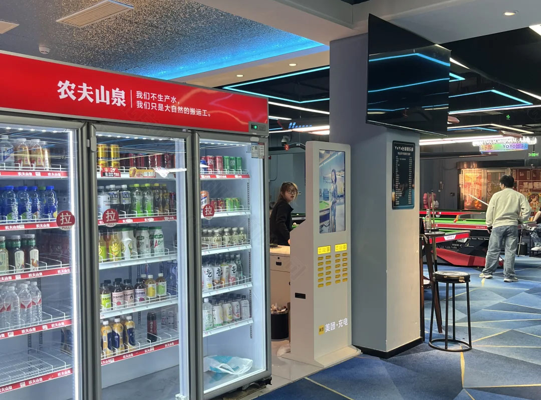 臺(tái)球室內(nèi)再賣點(diǎn)飲料.jpg