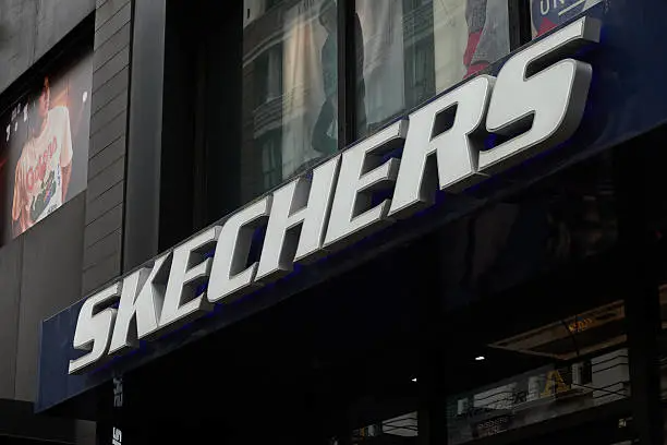 美國運動鞋品牌斯凱奇（Skechers）.png