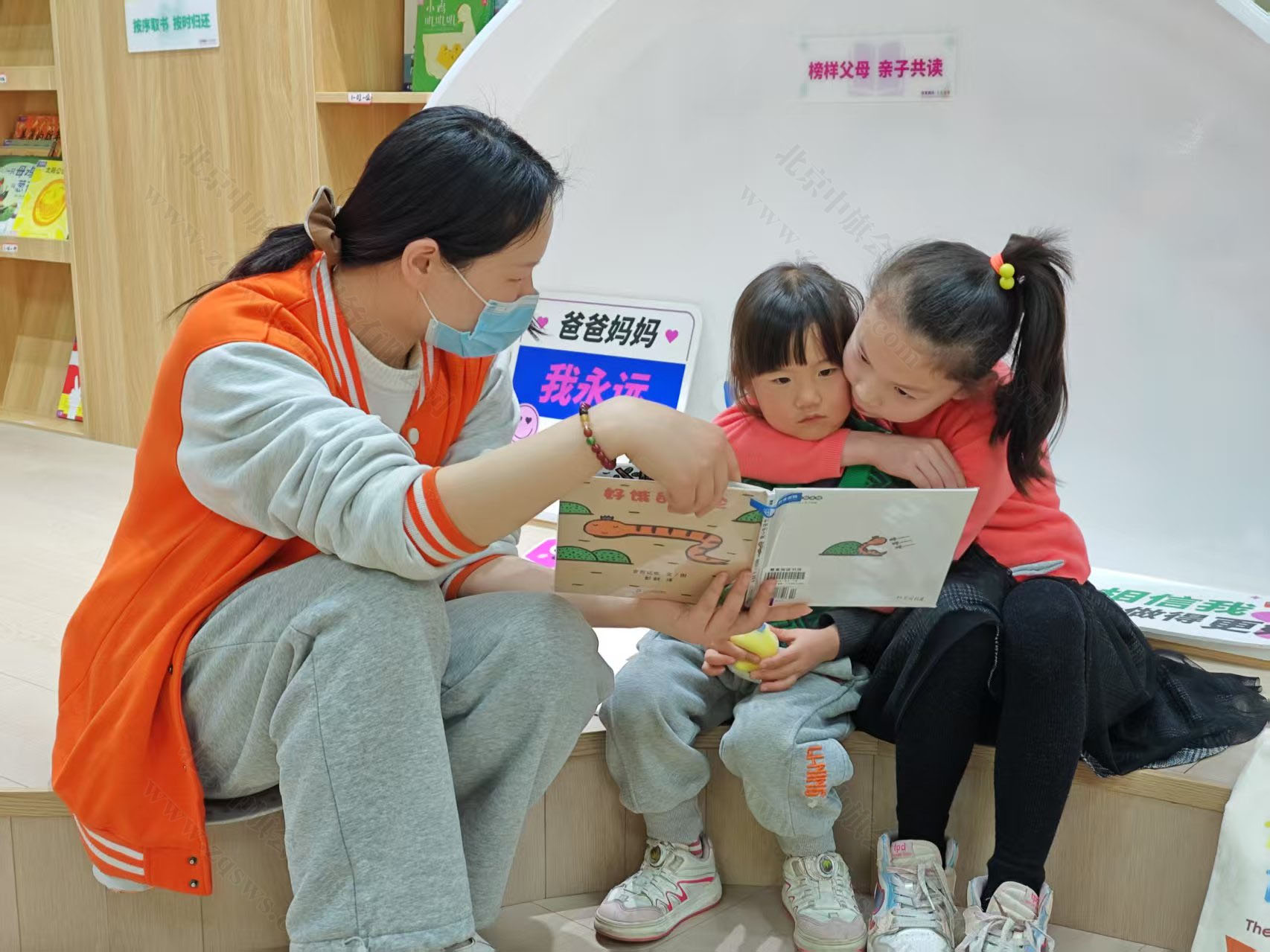 繪本館可以培養(yǎng)孩子的讀書能力.jpg