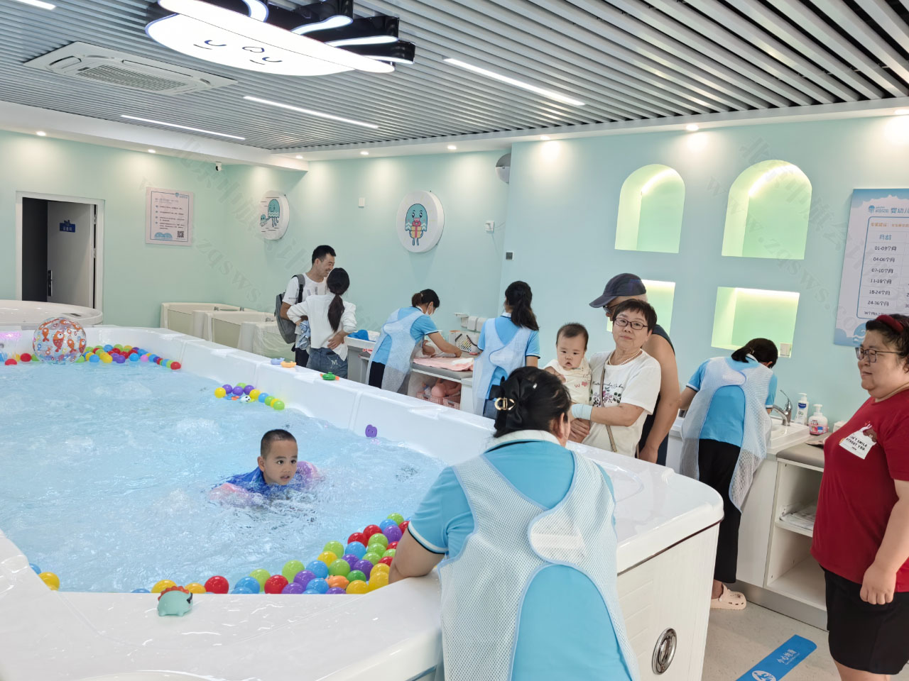 嬰幼兒游泳館人氣非常的旺.jpg