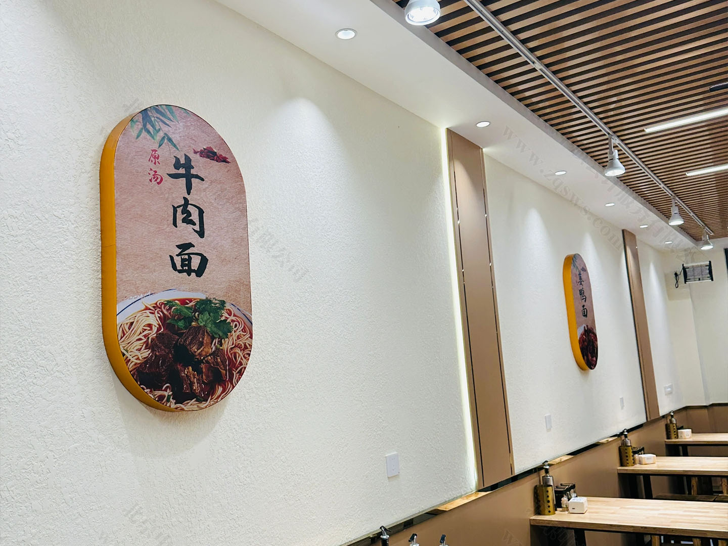 墻上懸掛的招牌菜.jpg