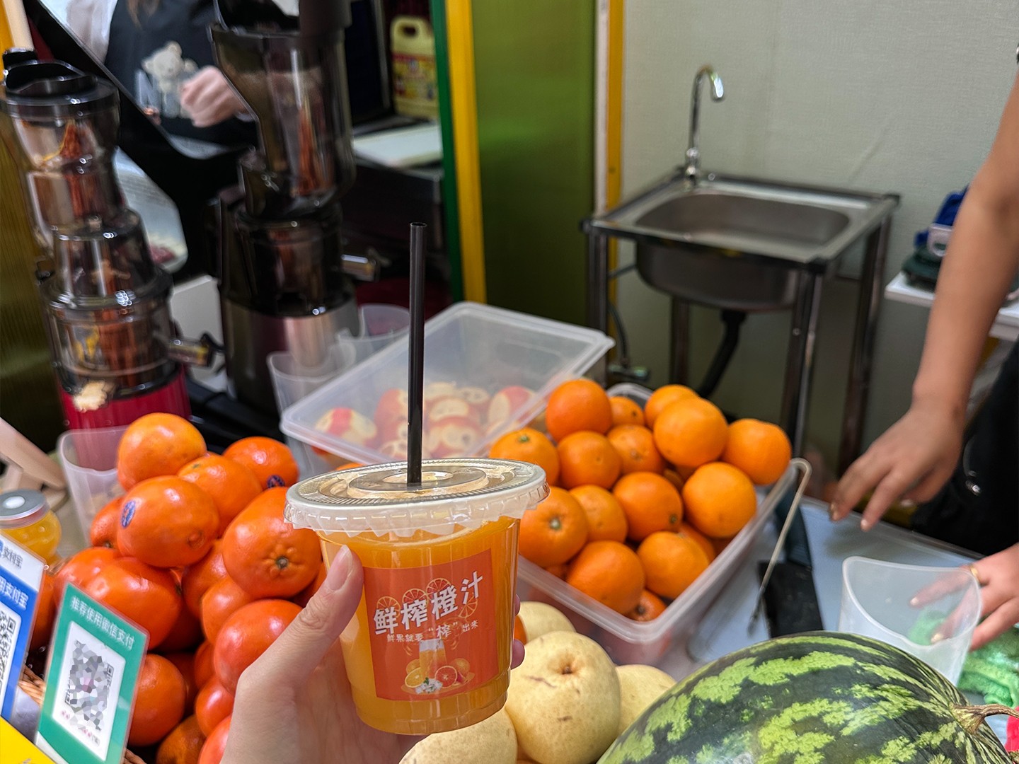 鮮榨的橙汁.jpg