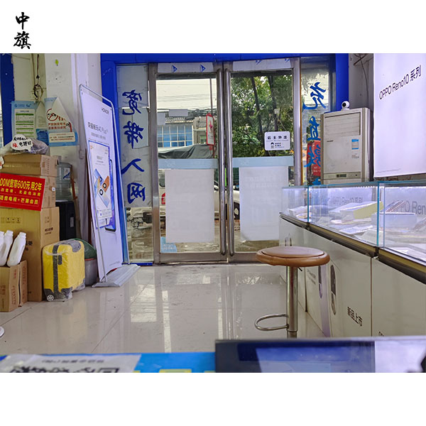 回鄉(xiāng)開手機(jī)店后，我才知道線下生意多難做