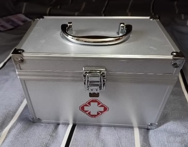 家用醫(yī)藥箱.png