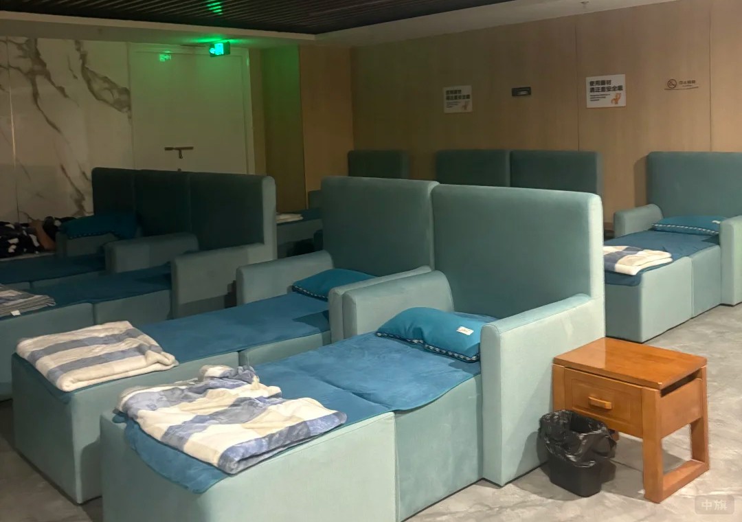 休息區(qū)上方吊頂都必須要有報警器.jpg