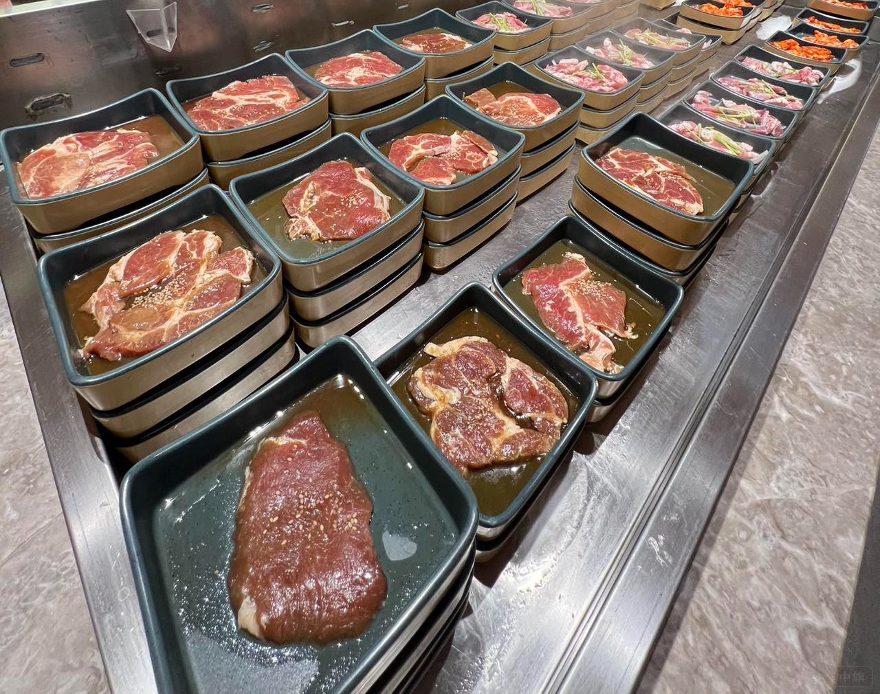 真材實(shí)料的自助餐廳.jpg