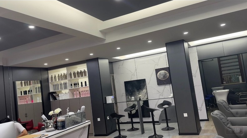 理發(fā)店可以洗燙染，快剪店一般都沒有